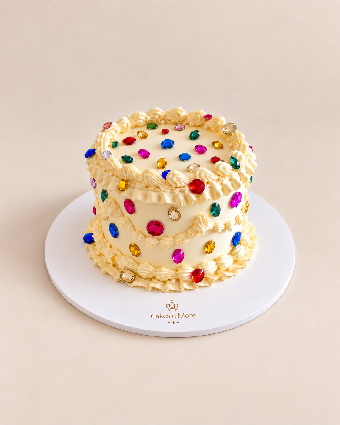 Kylie Jenner Cake — base blanche et logo Cakes’n More