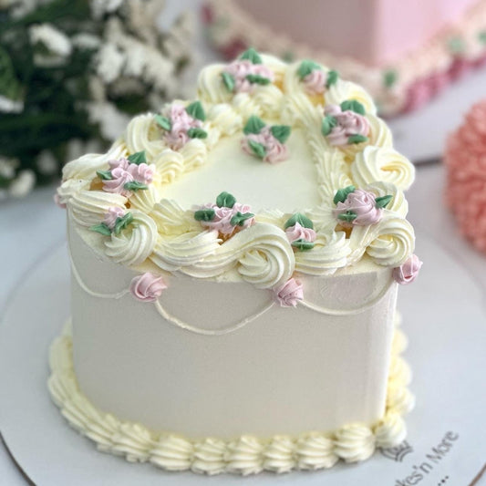 Little Roses Heart Cake