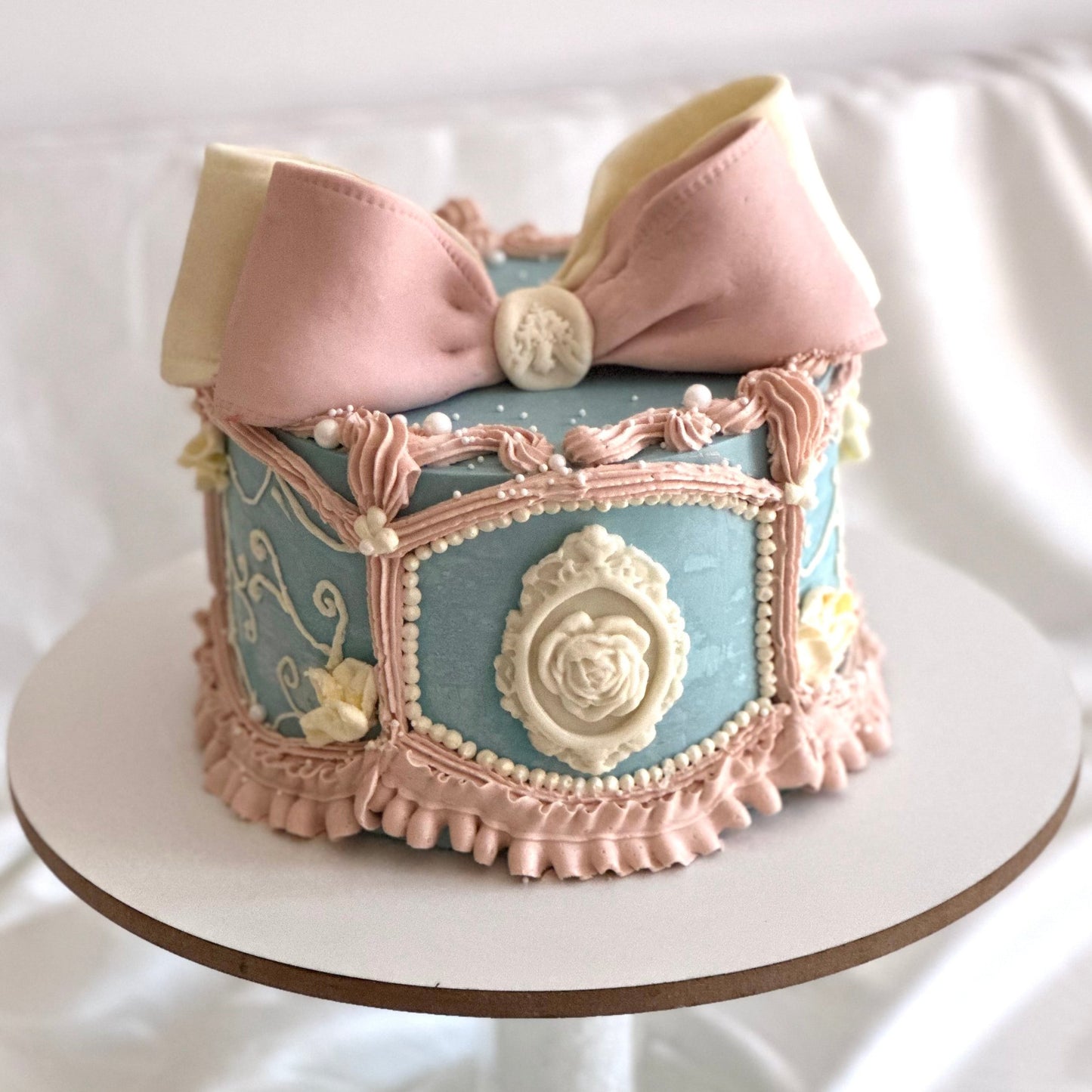 Marie-Antoinette Cake