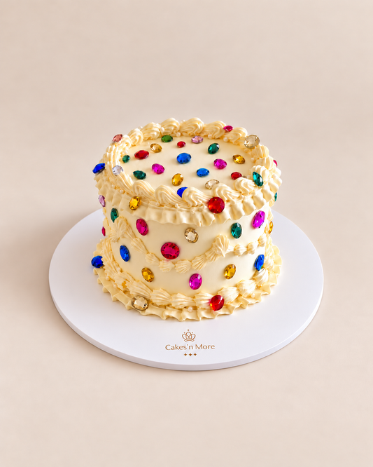 Kylie Jenner Cake — base blanche et logo Cakes’n More