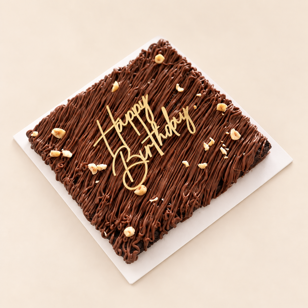 Brownie au chocolat avec son Happy Birthday doré