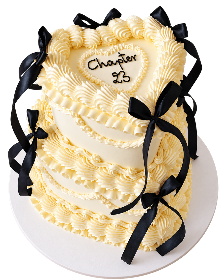 Gâteau cœur vintage ivoire avec rubans noirs