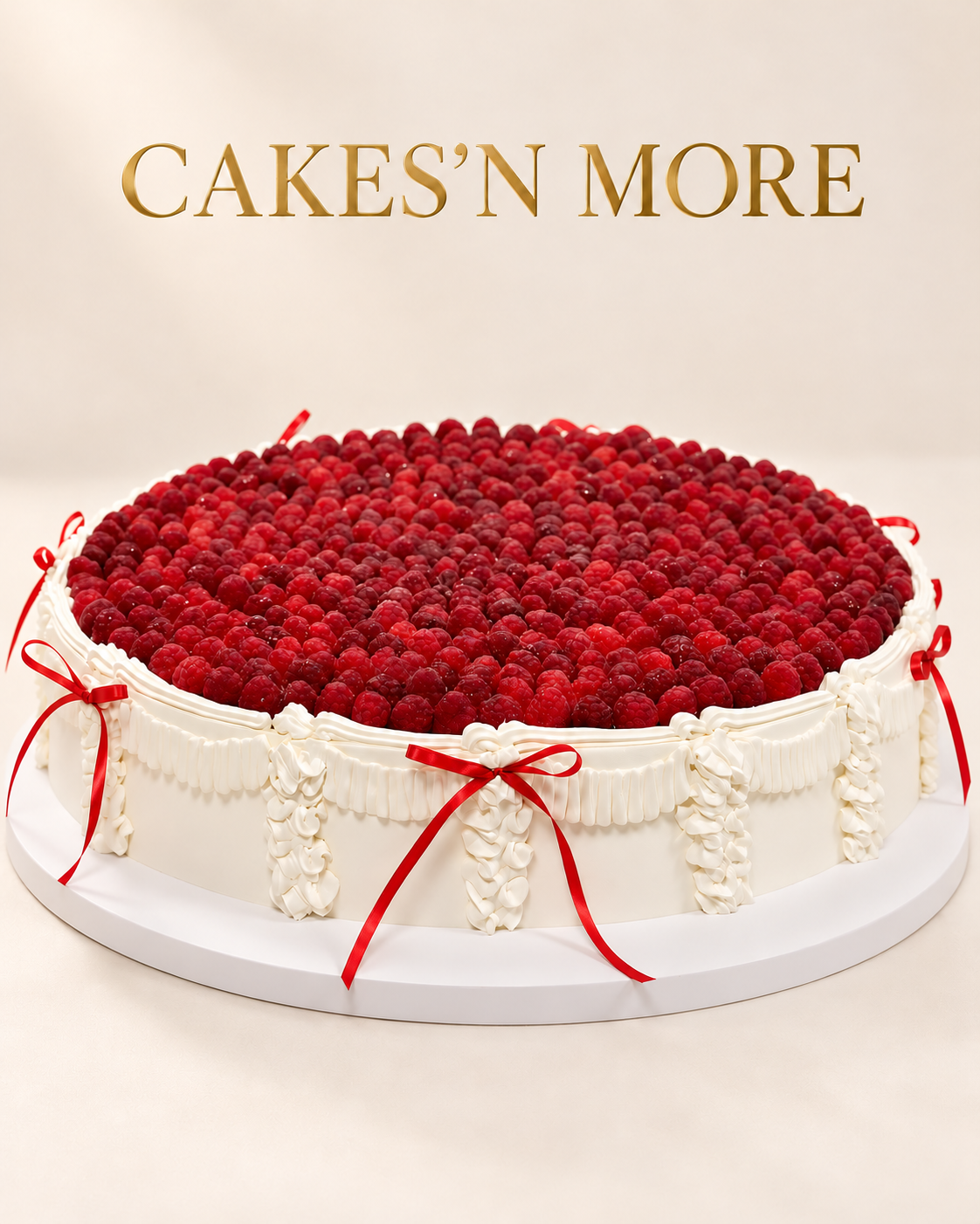 Gâteau italien rond aux framboises, socle blanc sans logo